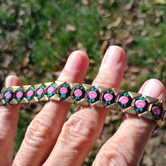 Vintage, 1950s gold tone panel chain necklace w black enamel and hand-painted - Picture 11 of 13